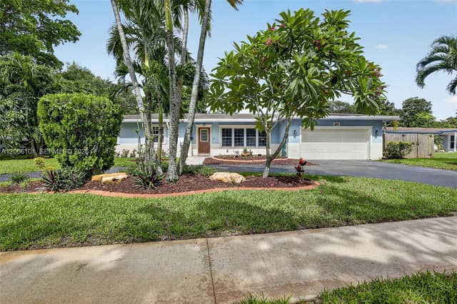 801 Ixora Ln, Plantation FL 33317 - Plantation, FL - Photo 2