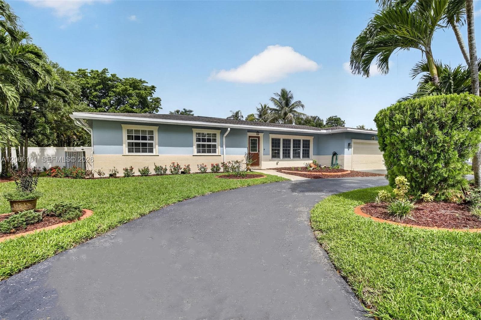801 Ixora Ln, Plantation FL 33317 - Plantation, FL - Photo 1