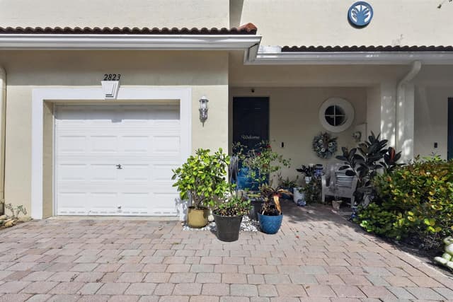 2823 S EVERGREEN Circle, Boynton Beach FL 33426 - Boynton Beach, FL - Photo 2