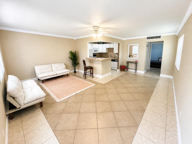 322 SEVILLE Trail N, Delray Beach FL 33446 - Delray Beach, FL - Photo 5