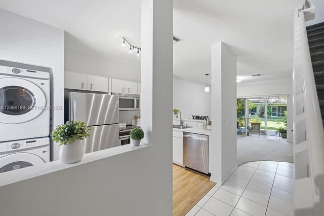 12135 SW 3rd St, Pembroke Pines FL 33025 - Pembroke Pines, FL - Photo 4