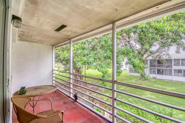 279 Tilford M, Deerfield Beach FL 33442 - Deerfield Beach, FL - Photo 2