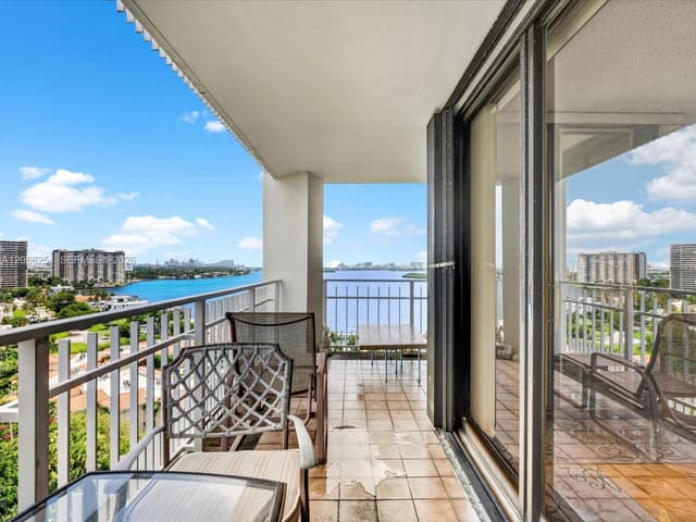 4000 Towerside Ter # 1407, Miami FL 33138 - Miami, FL - Photo 4