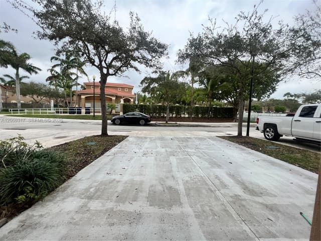 8564 SW 214th Way, Cutler Bay FL 33189 - Cutler Bay, FL - Photo 5