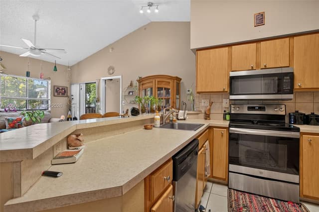 2445 SW 18th Ter # 807, Fort Lauderdale FL 33315 - Fort Lauderdale, FL - Photo 3