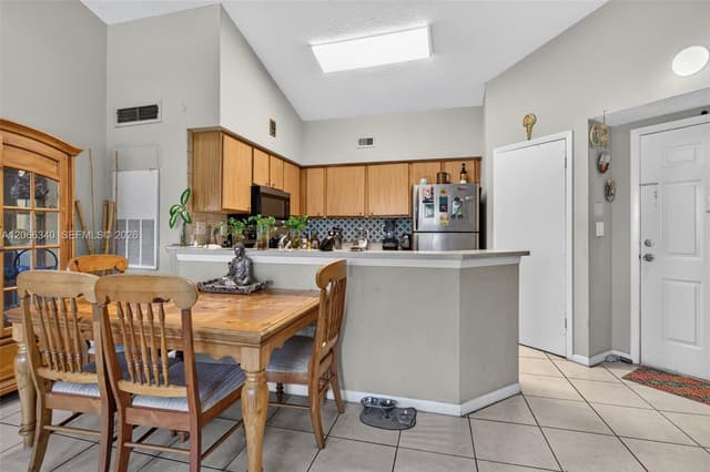 2445 SW 18th Ter # 807, Fort Lauderdale FL 33315 - Fort Lauderdale, FL - Photo 4