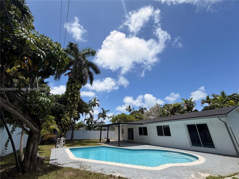 9934 SW 195th St, Cutler Bay FL 33157