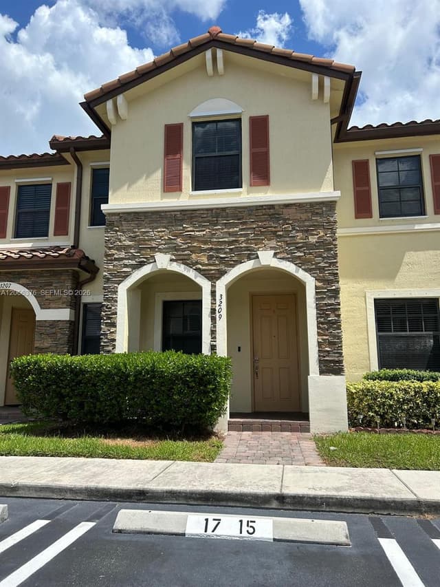 3209 SE 5th St, Homestead FL 33033 - Homestead, FL - Photo 2