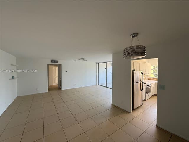 952 NE 199th St # 4K, Miami FL 33179 - Miami, FL - Photo 2