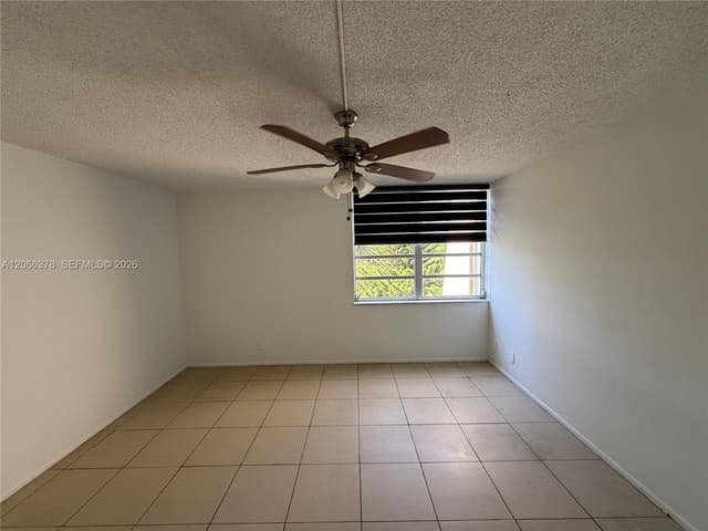 952 NE 199th St # 4K, Miami FL 33179 - Miami, FL - Photo 6