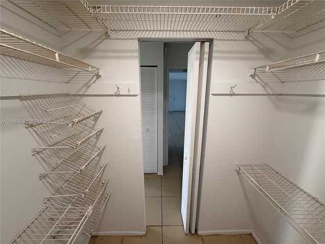 952 NE 199th St # 4K, Miami FL 33179 - Miami, FL - Photo 7