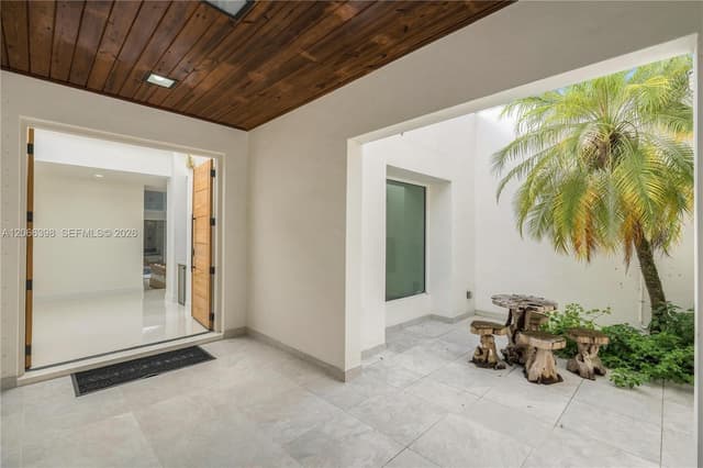 16203 NW 82nd Pl, Miami Lakes FL 33016 - Miami Lakes, FL - Photo 3