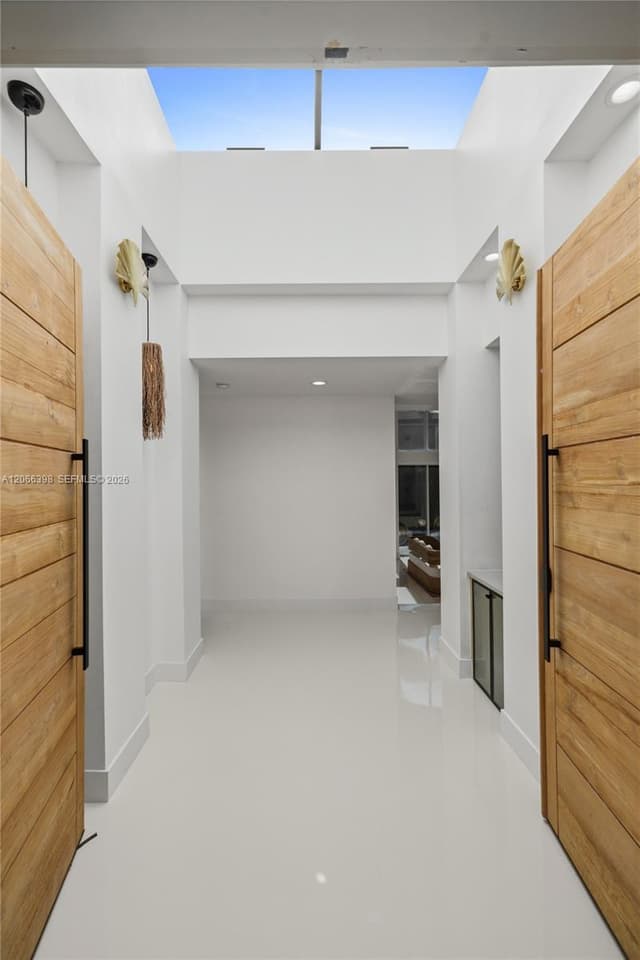 16203 NW 82nd Pl, Miami Lakes FL 33016 - Miami Lakes, FL - Photo 4