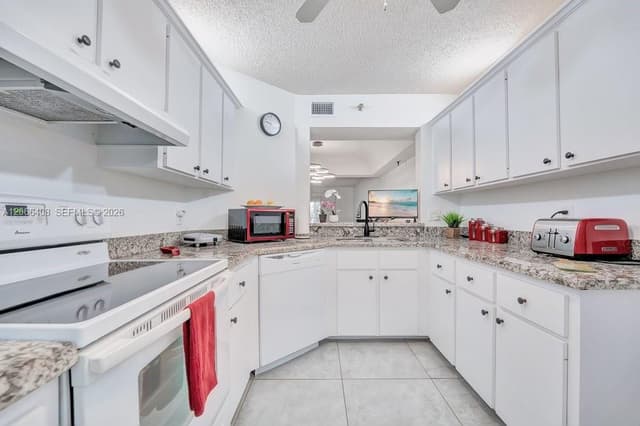 23344 Carolwood Ln # 201, Boca Raton FL 33428 - Boca Raton, FL - Photo 6