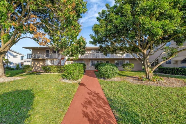 121 BEDFORD E, West Palm Beach FL 33417 - West Palm Beach, FL - Photo 2