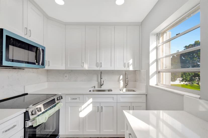 121 BEDFORD E, West Palm Beach FL 33417