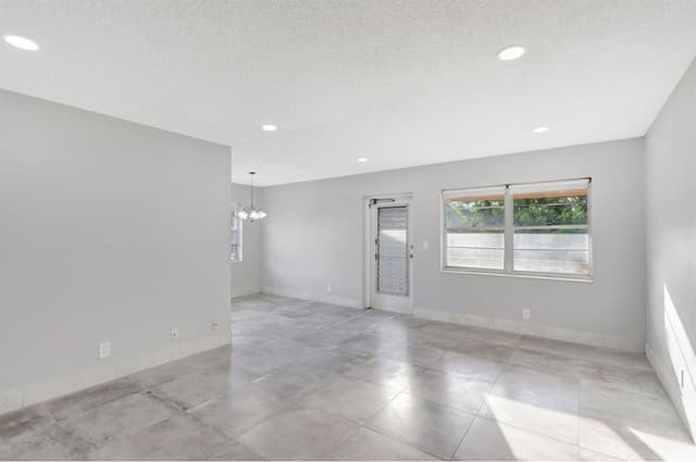 121 BEDFORD E, West Palm Beach FL 33417 - West Palm Beach, FL - Photo 4