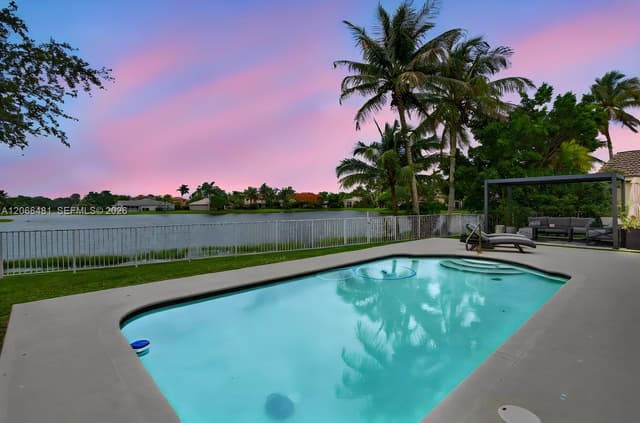 480 Cambridge Dr, Weston FL 33326 - Weston, FL - Photo 5
