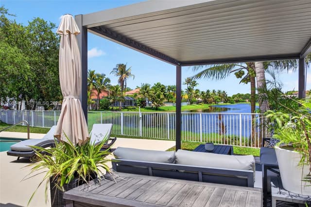 480 Cambridge Dr, Weston FL 33326 - Weston, FL - Photo 4