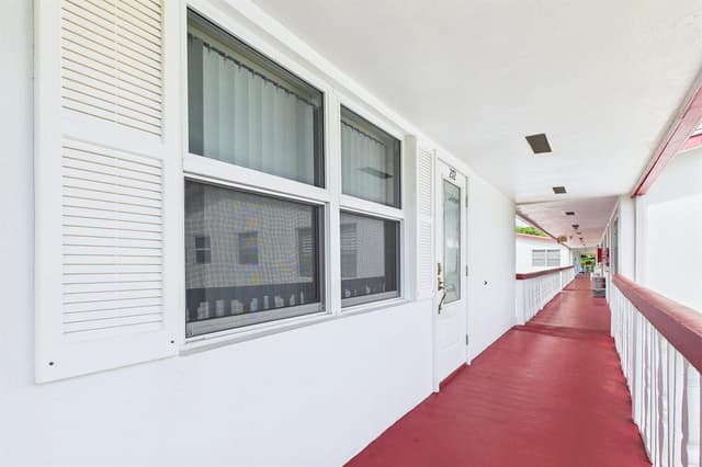 272 NORTHAMPTON N, West Palm Beach FL 33417 - West Palm Beach, FL - Photo 2