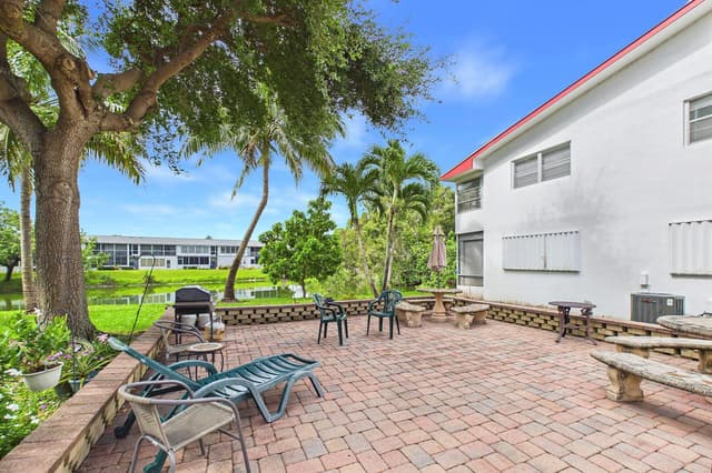 272 NORTHAMPTON N, West Palm Beach FL 33417 - West Palm Beach, FL - Photo 4