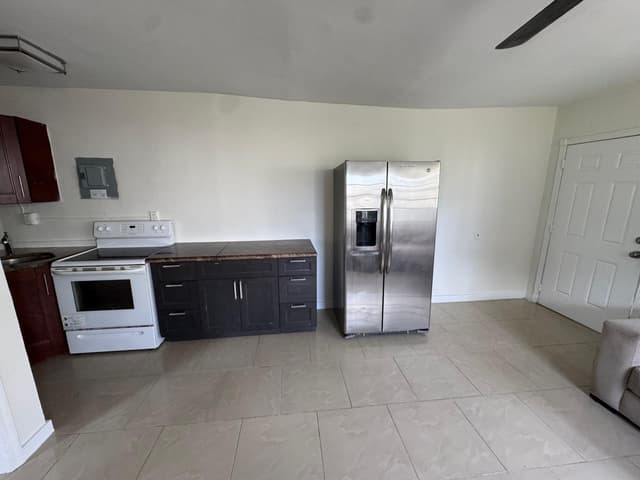 1042 Foster Road, Hallandale Beach FL 33009 - Hallandale Beach, FL - Photo 5