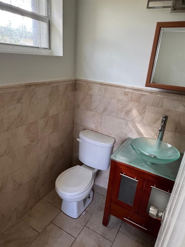 1042 Foster Road, Hallandale Beach FL 33009 - Hallandale Beach, FL - Photo 4
