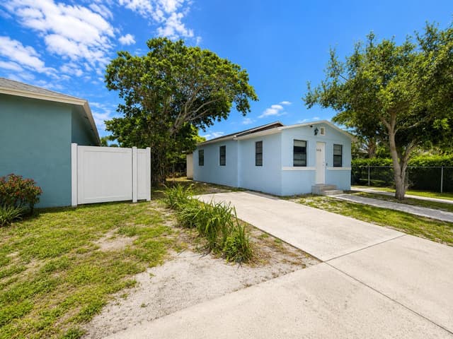 1410 S J Street, FL 33460 - Photo 2