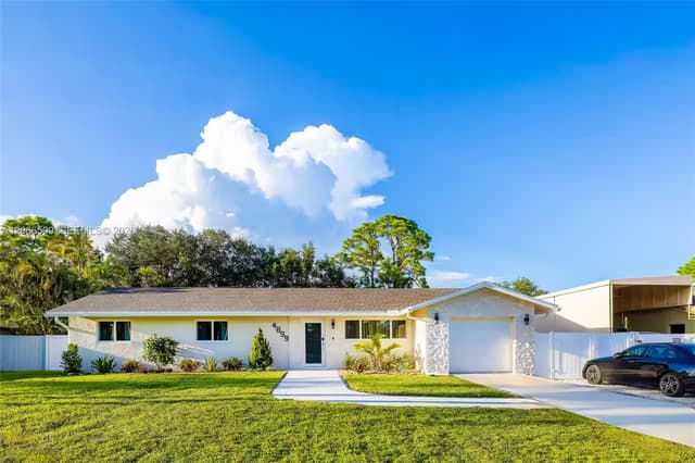 4899 Canal Dr, Lake Worth FL 33463 - Lake Worth, FL - Photo 3