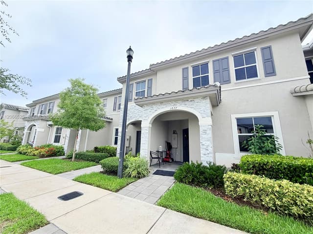 1877 SE 26th Ter, Homestead FL 33035 - Homestead, FL - Photo 2
