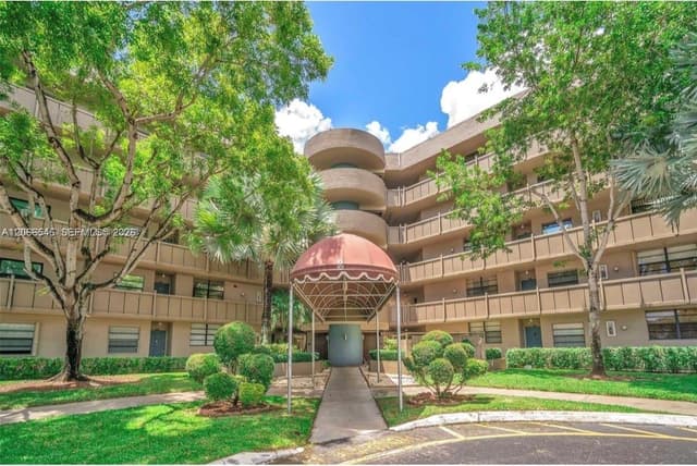 901 Colony Point Cir # 111, Pembroke Pines FL 33026 - Pembroke Pines, FL - Photo 2