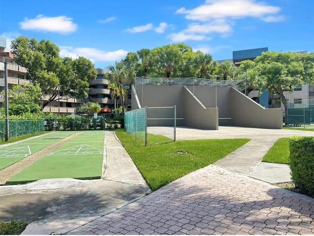 901 Colony Point Cir # 111, Pembroke Pines FL 33026 - Pembroke Pines, FL - Photo 7