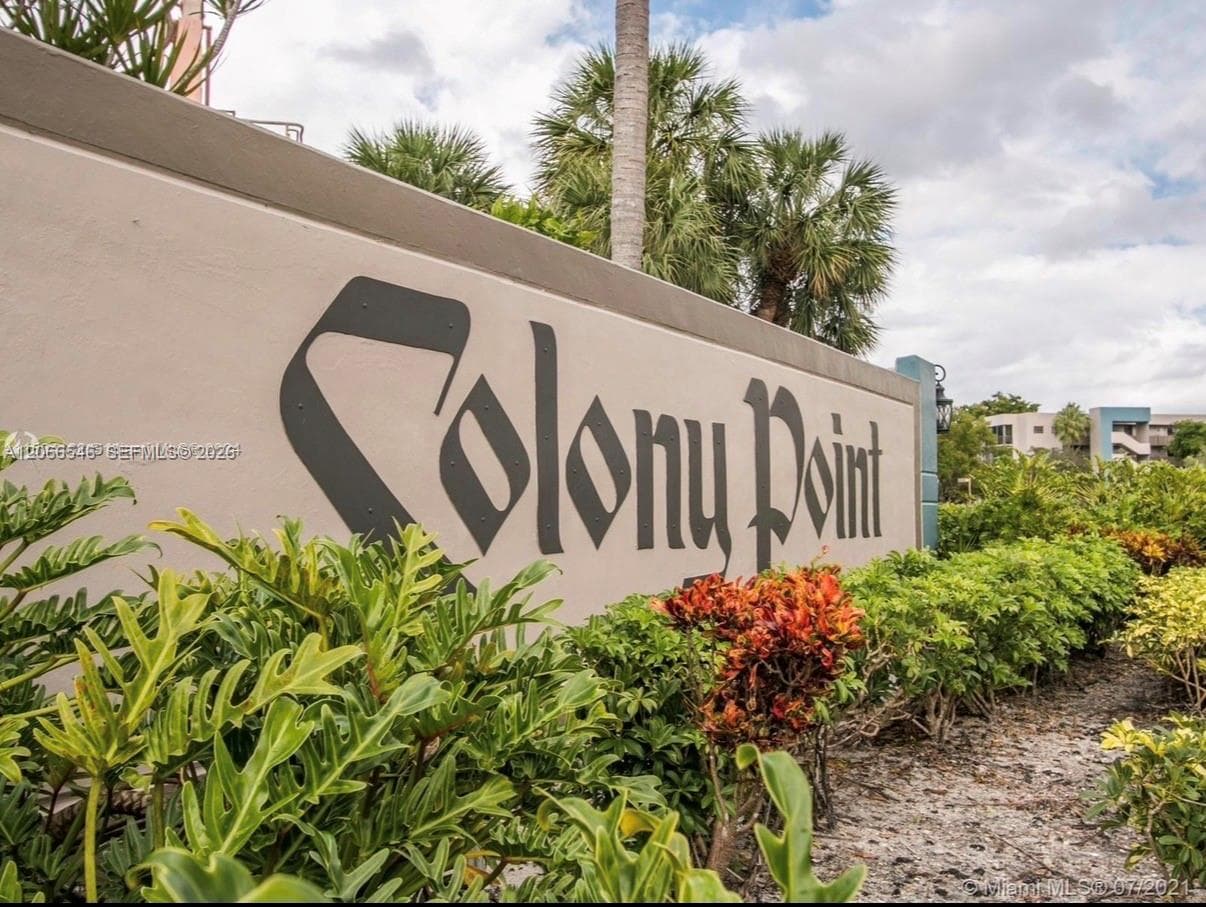 901 Colony Point Cir # 111, Pembroke Pines FL 33026 - Pembroke Pines, FL - Photo 1