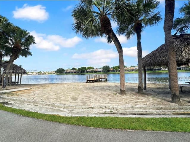 901 Colony Point Cir # 111, Pembroke Pines FL 33026 - Pembroke Pines, FL - Photo 4