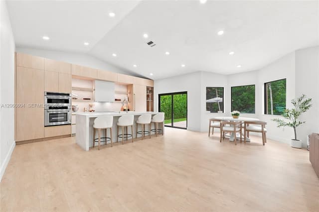 402 SW 200th Ter, Pembroke Pines FL 33029 - Pembroke Pines, FL - Photo 2