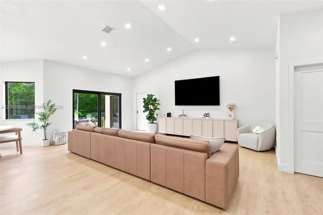 402 SW 200th Ter, Pembroke Pines FL 33029 - Pembroke Pines, FL - Photo 3