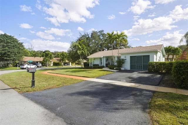 10308 Greenbriar Ct, Boca Raton FL 33498 - Boca Raton, FL - Photo 2