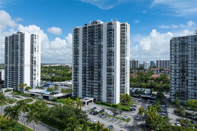 3675 N Country Club Dr # 401, Aventura FL 33180 - Aventura, FL - Photo 2