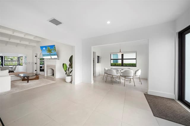 8844 Abbott Ave, Surfside FL 33154 - Surfside, FL - Photo 2