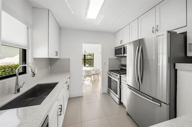 8844 Abbott Ave, Surfside FL 33154 - Surfside, FL - Photo 6