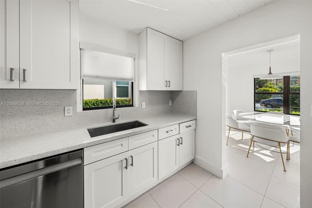 8844 Abbott Ave, Surfside FL 33154 - Surfside, FL - Photo 5