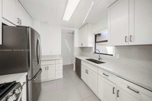 8844 Abbott Ave, Surfside FL 33154 - Surfside, FL - Photo 4