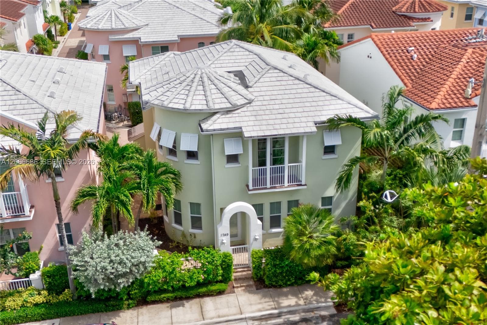 1749 NE 9th St, Fort Lauderdale FL 33304