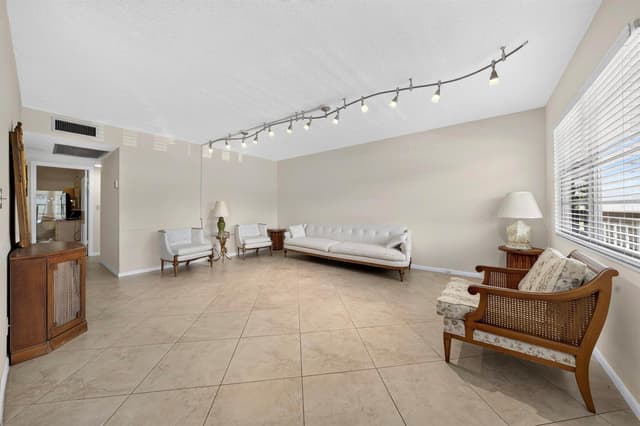 206 Richmond A # 206, Deerfield Beach FL 33442 - Deerfield Beach, FL - Photo 2