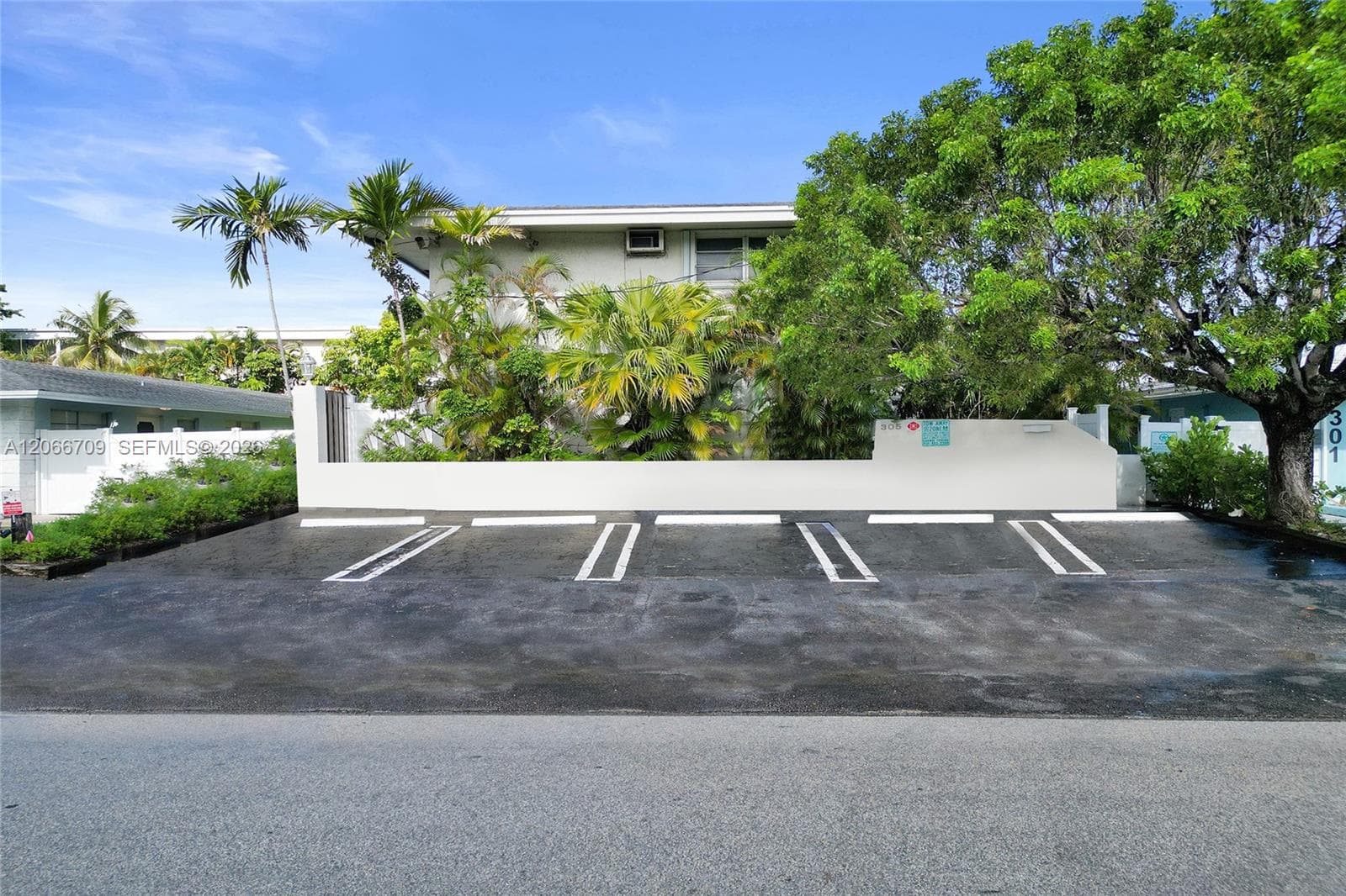 305 SE 12th Ave, Pompano Beach FL 33060 - Pompano Beach, FL - Photo 1