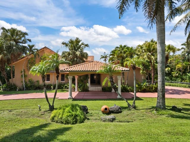 10010 NW 135th Street, Hialeah FL 33018 - Hialeah, FL - Photo 2