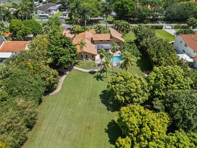10010 NW 135th Street, Hialeah FL 33018 - Hialeah, FL - Photo 3