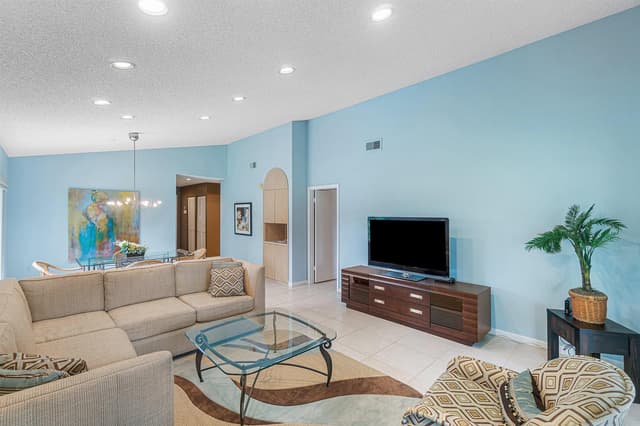 27 Stratford Lane W # D, Boynton Beach FL 33436 - Boynton Beach, FL - Photo 2
