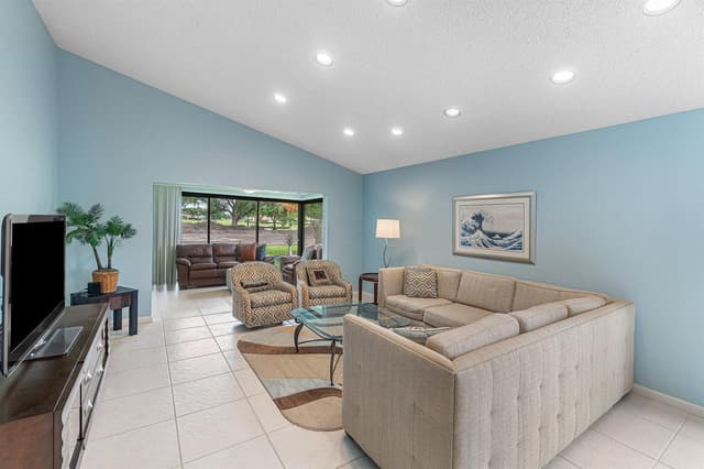 27 Stratford Lane W # D, Boynton Beach FL 33436 - Boynton Beach, FL - Photo 4