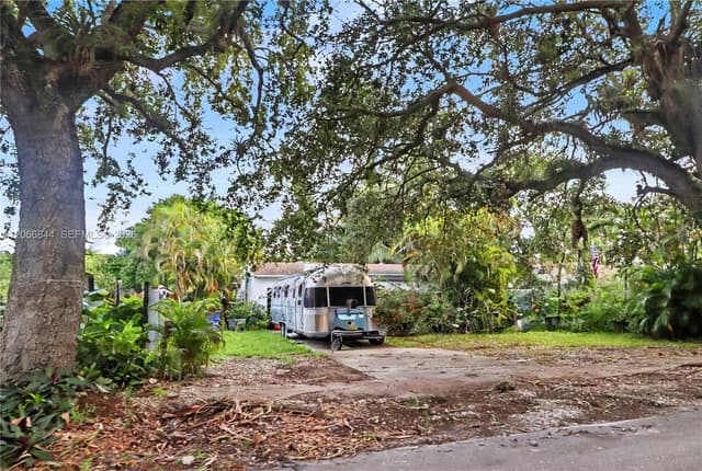 2541 Washington St, Hollywood FL 33020 - Hollywood, FL - Photo 2